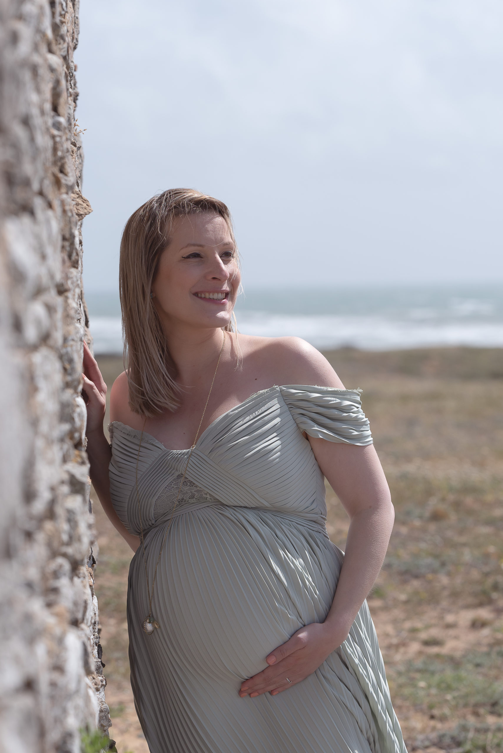 séance grossesse en extérieur Sophie Rouzineau photographe en vendee
